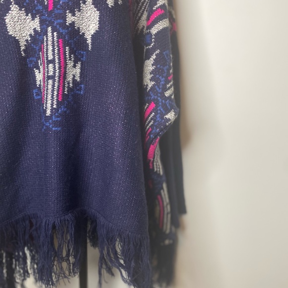 Umgee Oversized Long Knit Fringed Sweater - Navy Blue / Neon Pink - Picture 5 of 6